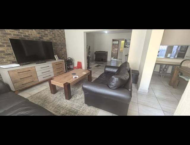 3 BEDROOM APARTMENT FOR SALE IN FLORIDA PARK